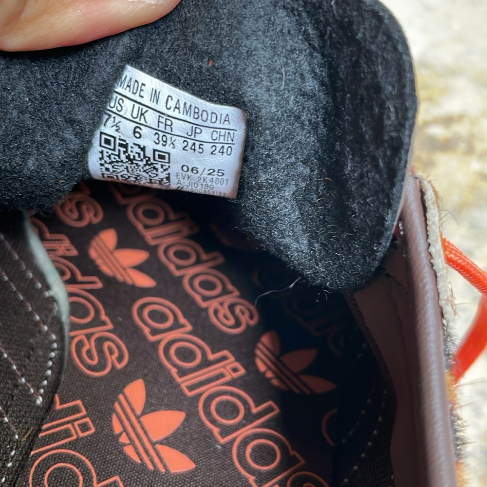 Adidas Leopard Sneakers 7.5 - Picture 3 of 8